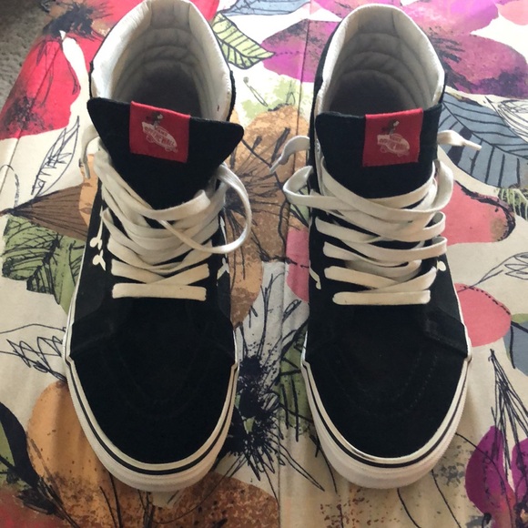 PEANUTS X VANS Sk8-Hi - Picture 2 of 9